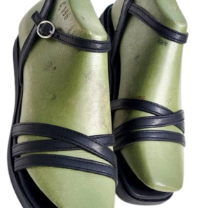 Padab's simple but stylish leather sandal